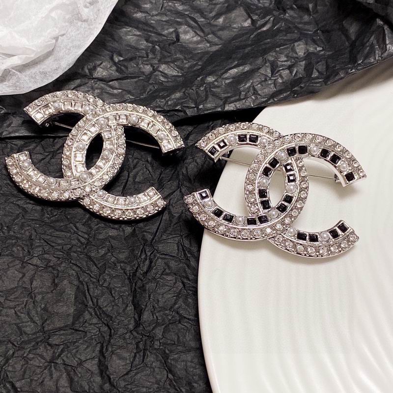 Chanel Brooch 1lyx51